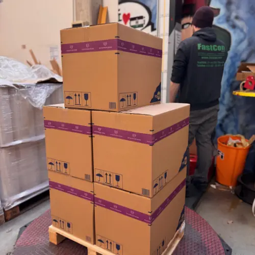 Kommissionierte Kartons auf einer Palette